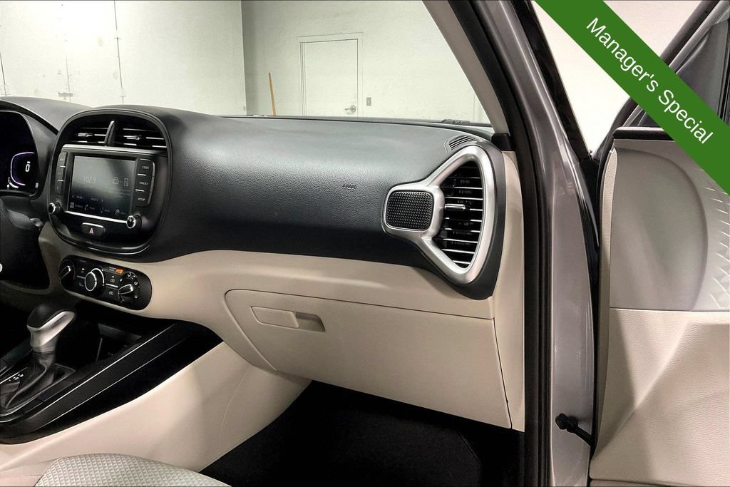 Used 2025 Kia Soul LX w/ LX Technology Package FWD image 19