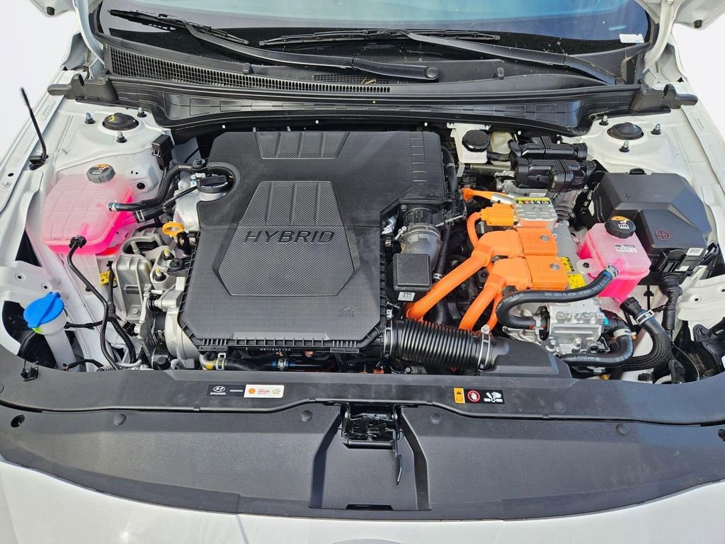 Certified 2025 Hyundai Elantra SEL image 31