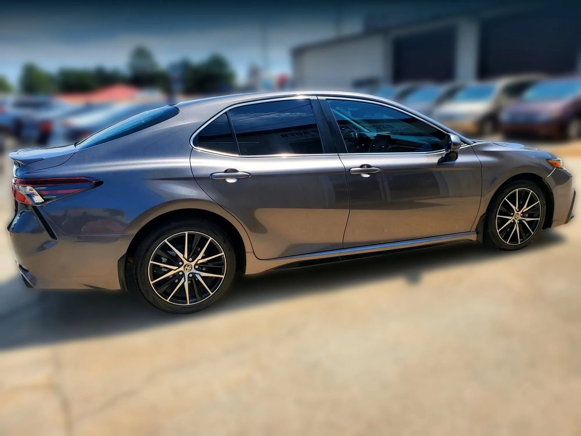 Used 2022 Toyota Camry SE FWD image 16