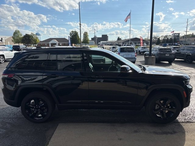 New 2025 Jeep Grand Cherokee Altitude image 8