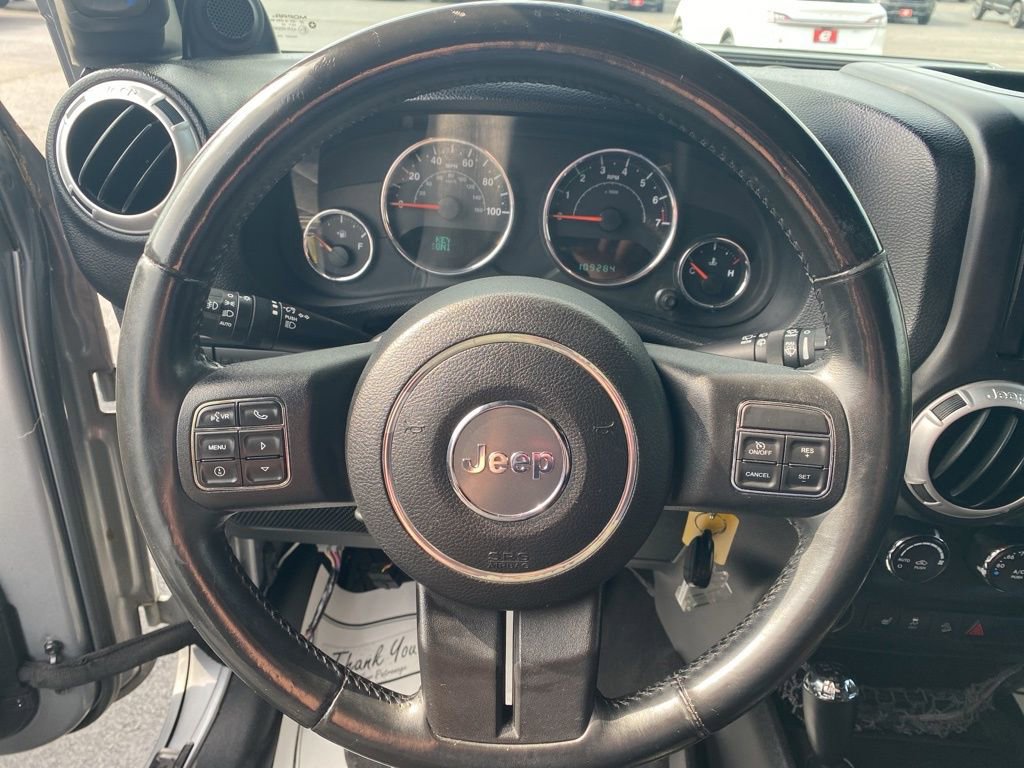 Used 2013 Jeep Wrangler Unlimited Rubicon w/ Connectivity Group AWD/4WD image 12