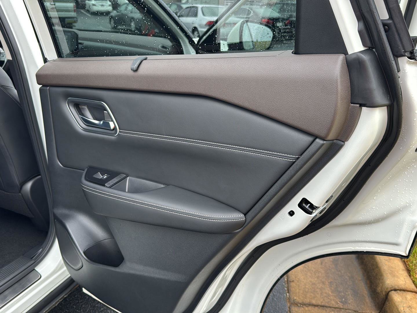 Used 2023 Nissan Rogue Platinum w/ Platinum Premium Package image 13