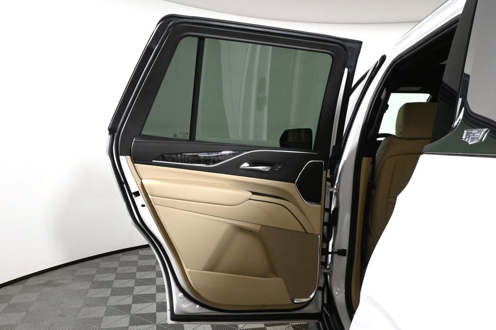 Used 2023 Cadillac Escalade Premium Luxury AWD/4WD image 33