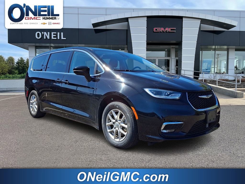 Used 2024 Chrysler Pacifica Touring-L image 1