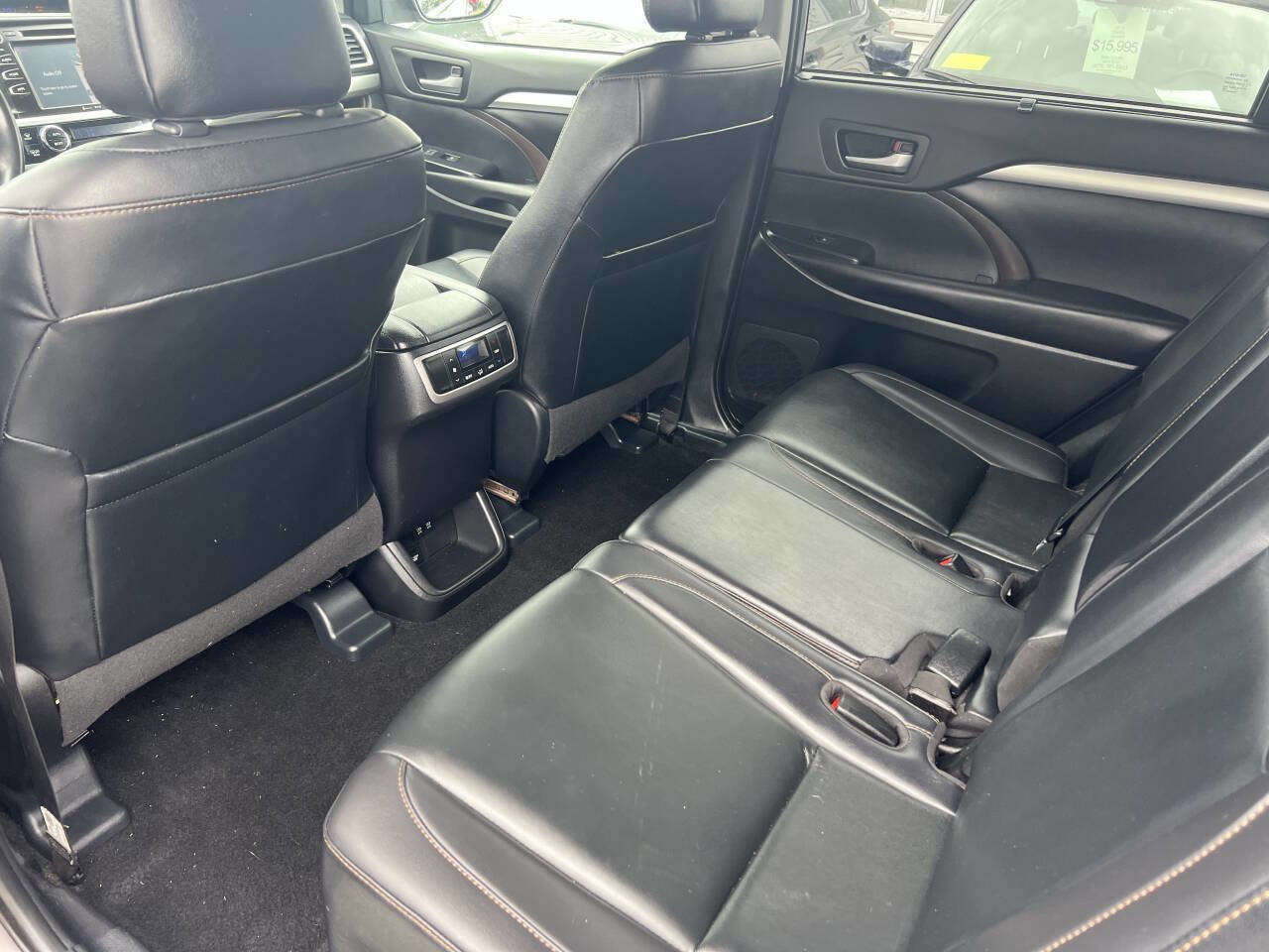 Used 2019 Toyota Highlander XLE image 19