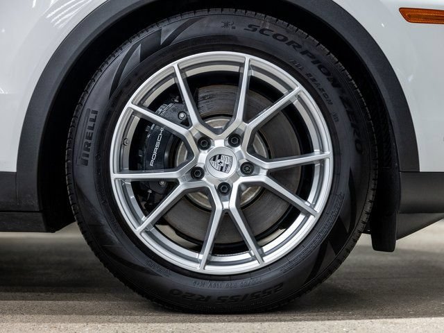 Certified 2025 Porsche Cayenne S AWD/4WD image 19
