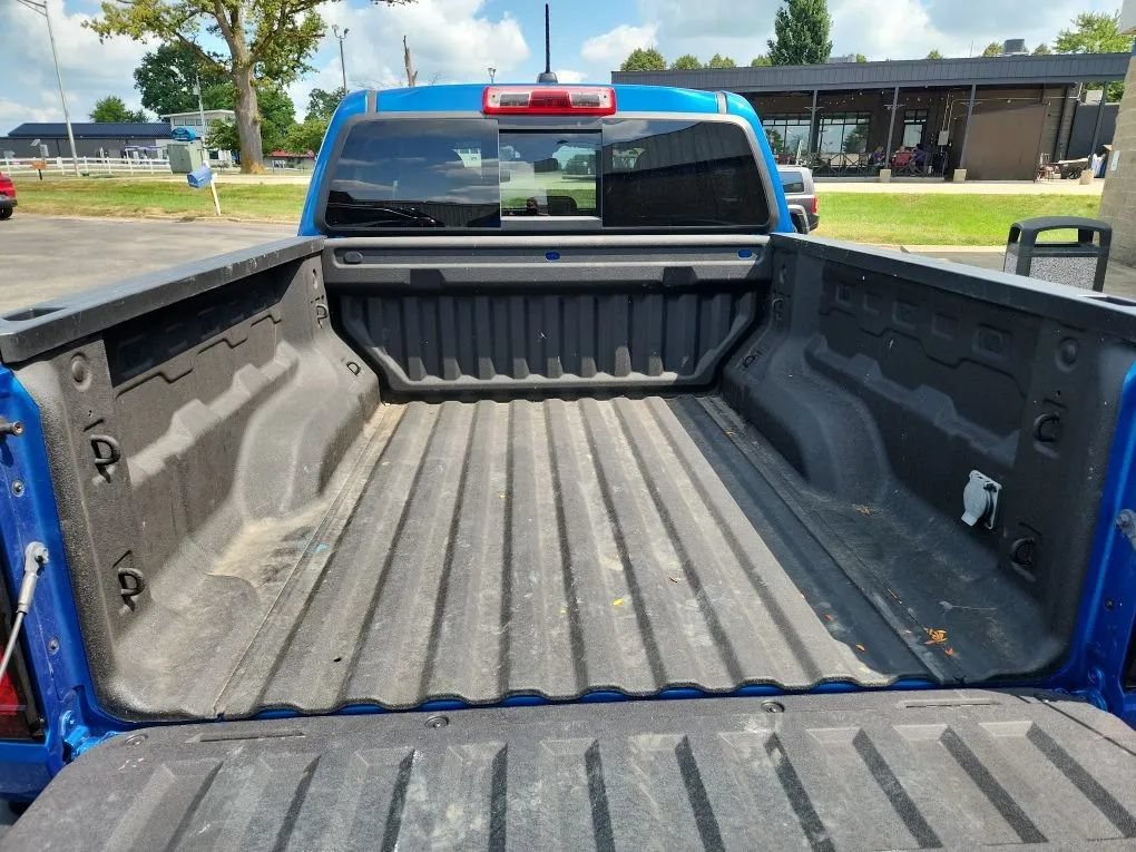 Used 2024 GMC Canyon AT4 w/ Technology Package AWD/4WD image 9