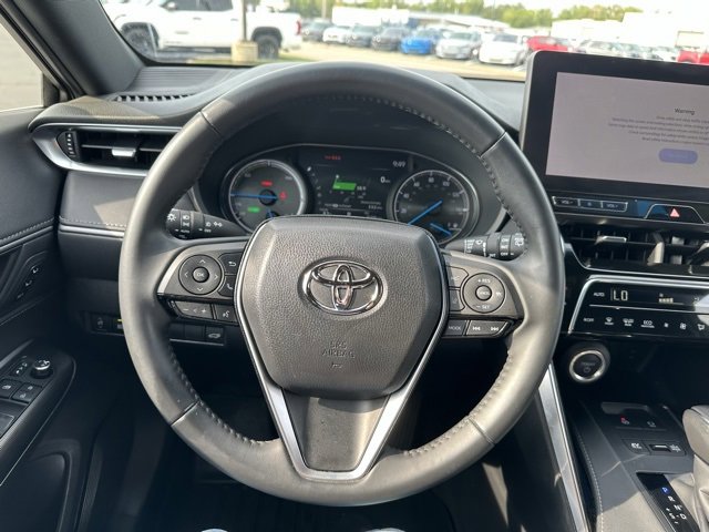 Used 2023 Toyota Venza Nightshade image 7