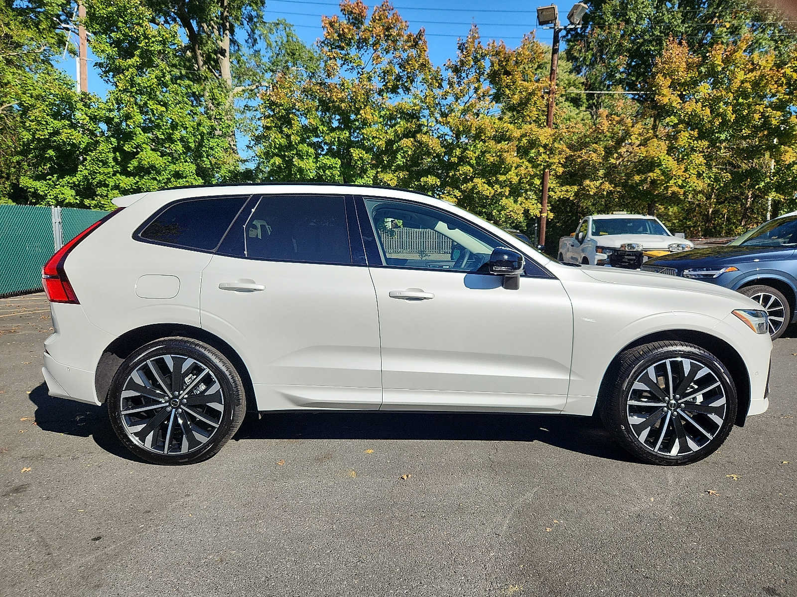 Used 2027 Volvo XC60 B5 Ultra AWD/4WD image 7