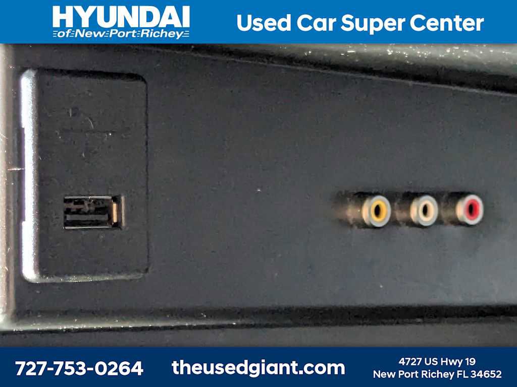 Used 2014 Nissan Armada SL image 32