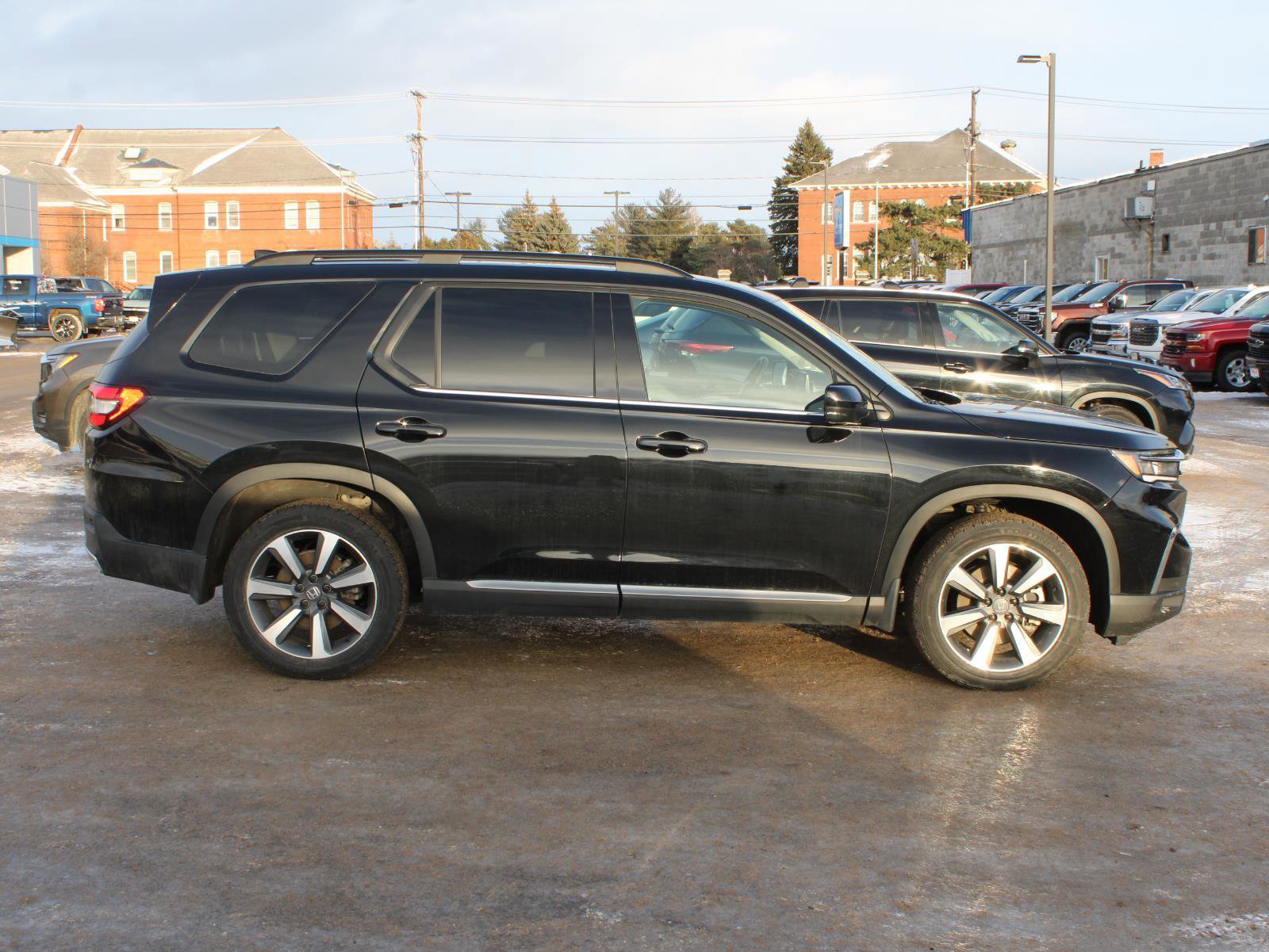 Used 2023 Honda Pilot Elite image 4