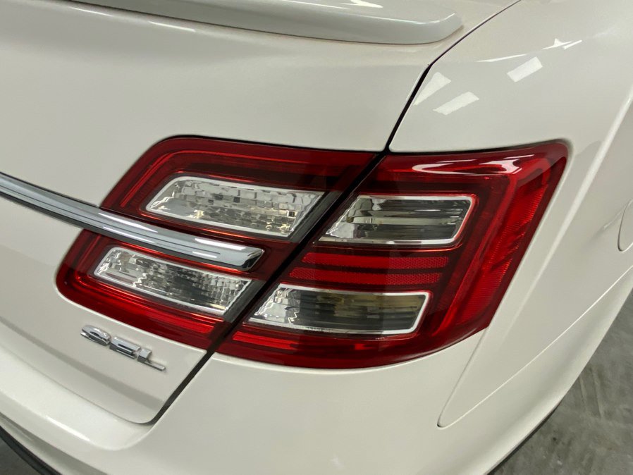 Used 2015 Ford Taurus SEL w/ Equipment Group 201A FWD image 14