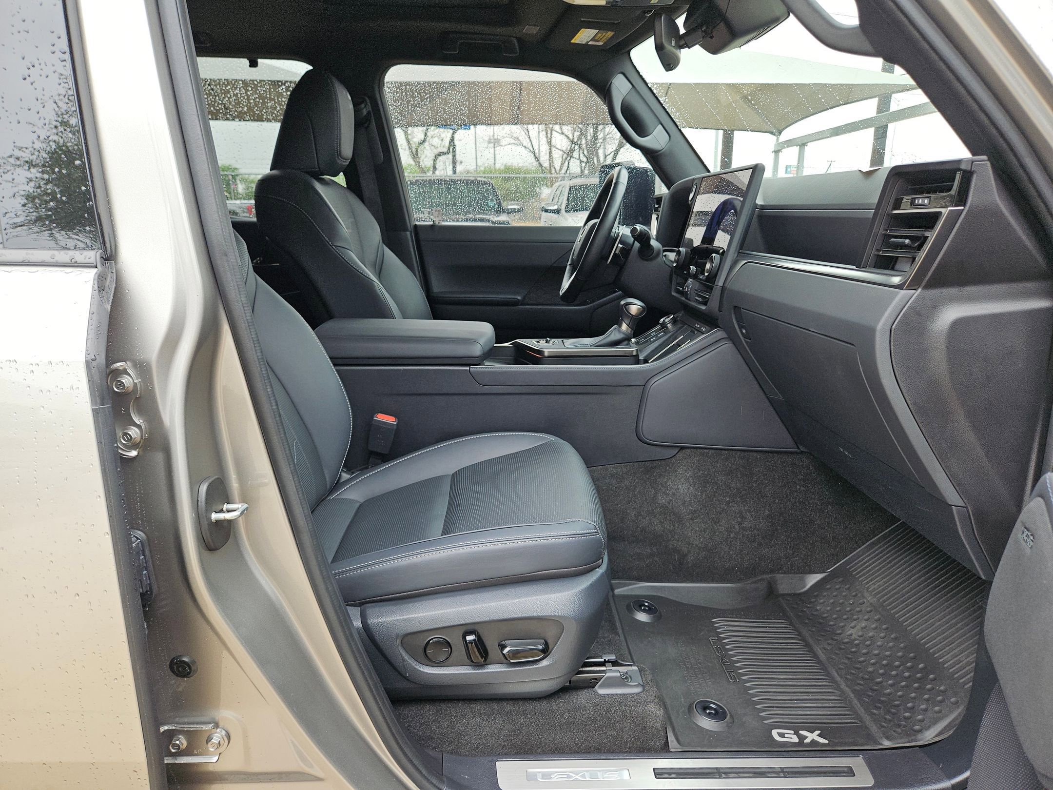 Used 2024 Lexus GX 550 w/ Accessory Package (Z1) image 27