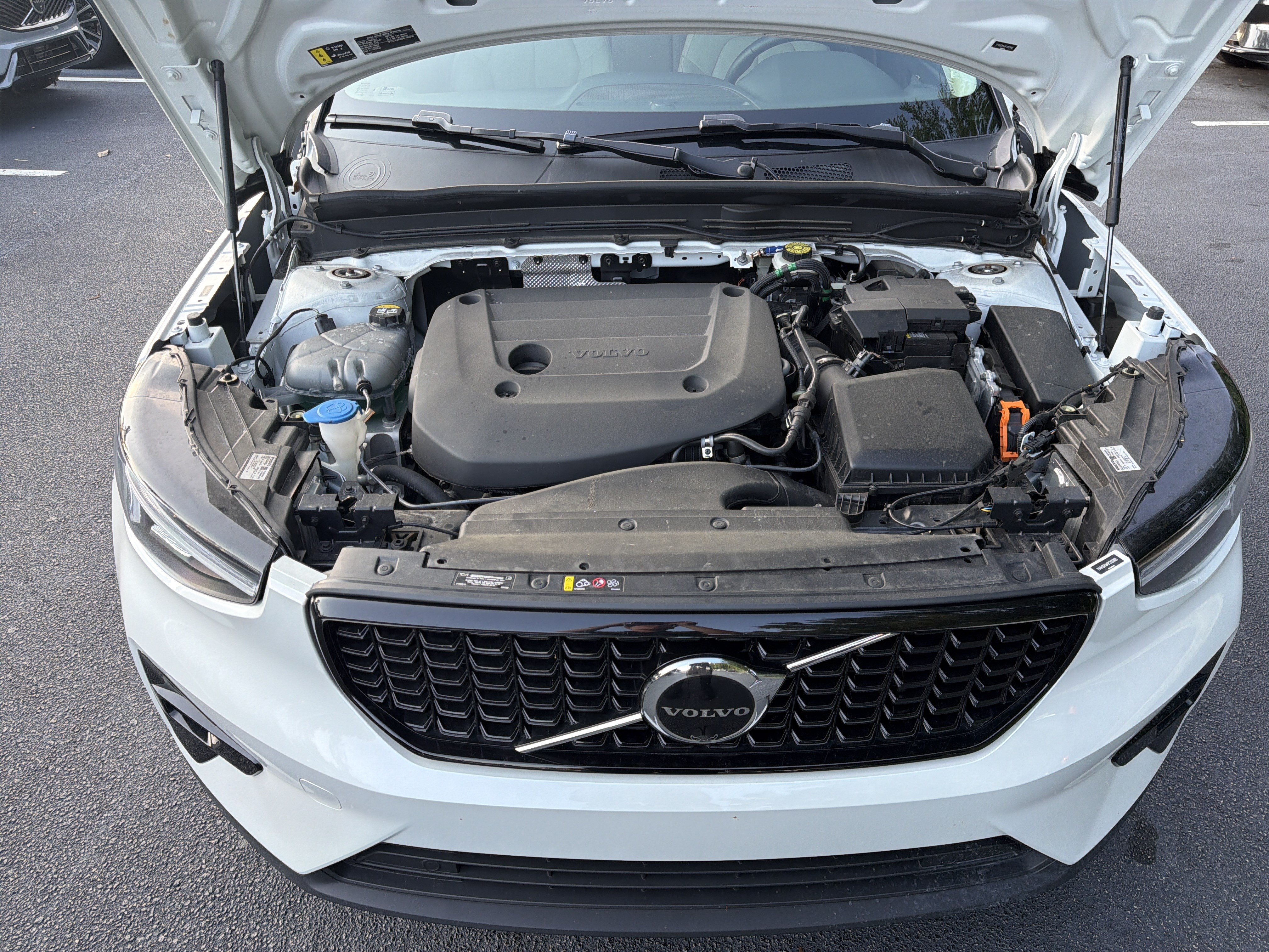 Certified 2023 Volvo XC40 B4 Plus w/ Protection Package Premier FWD image 36
