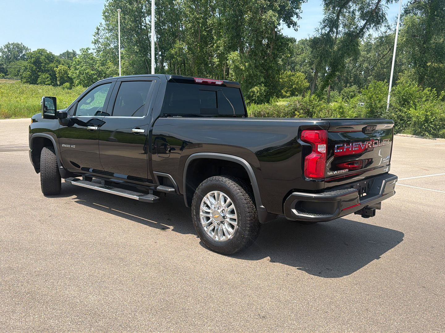 Used 2022 Chevrolet Silverado 2500 High Country w/ Safety Package II AWD/4WD image 5