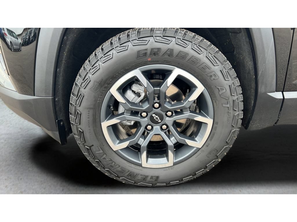 Certified 2025 Chevrolet Equinox ACTIV w/ Safety and Technology Package AWD/4WD image 36