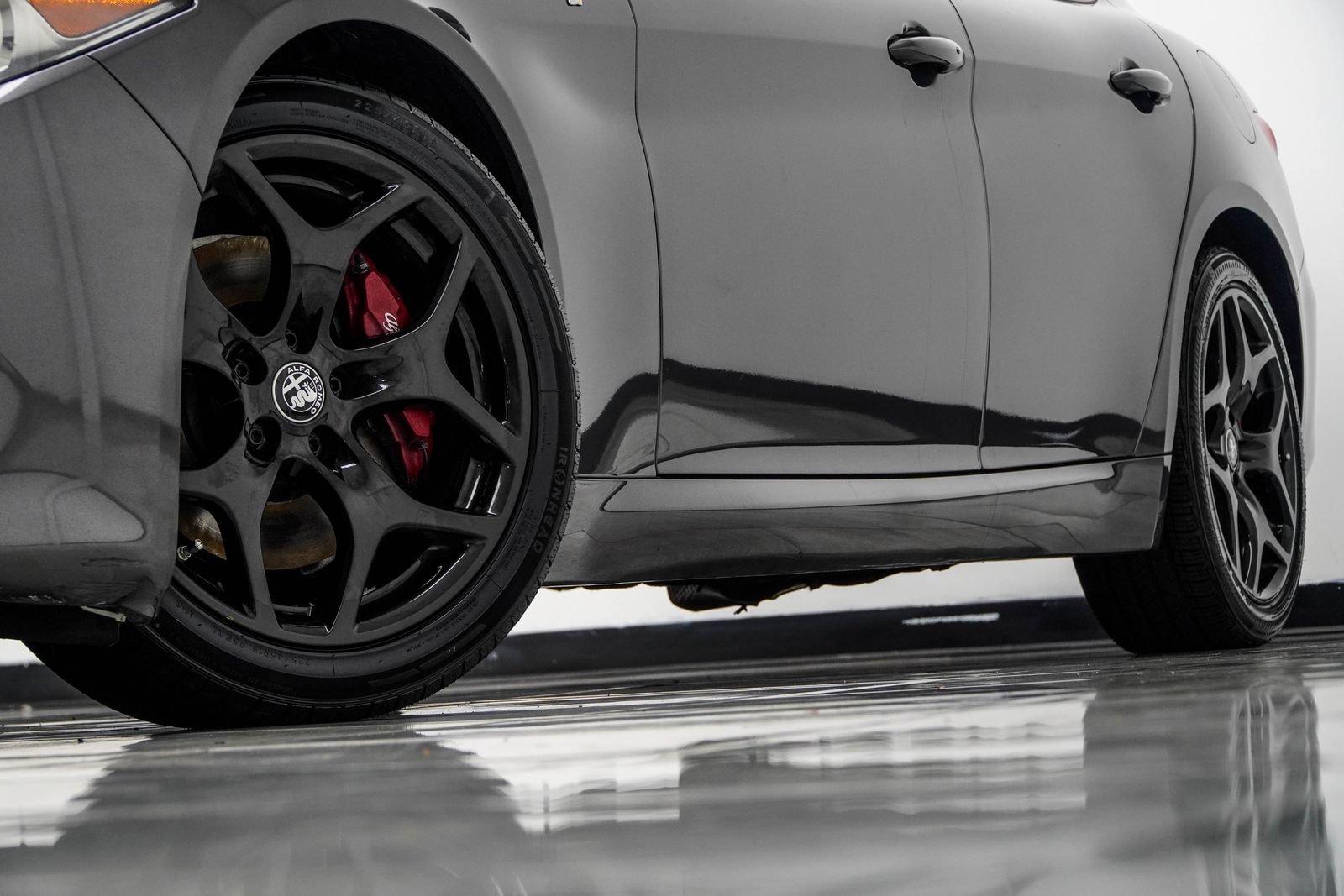 Used 2022 Alfa Romeo Giulia Ti RWD image 3