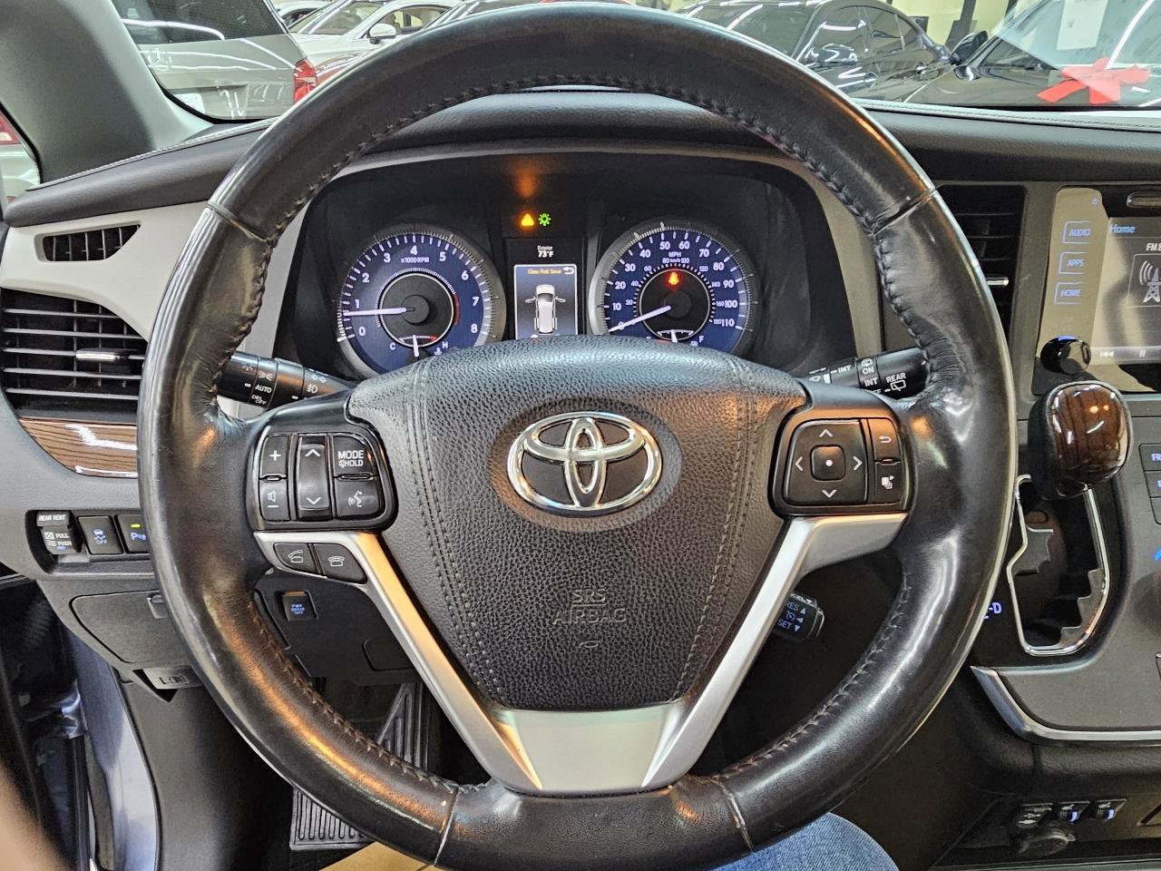 Used 2015 Toyota Sienna Limited FWD image 32