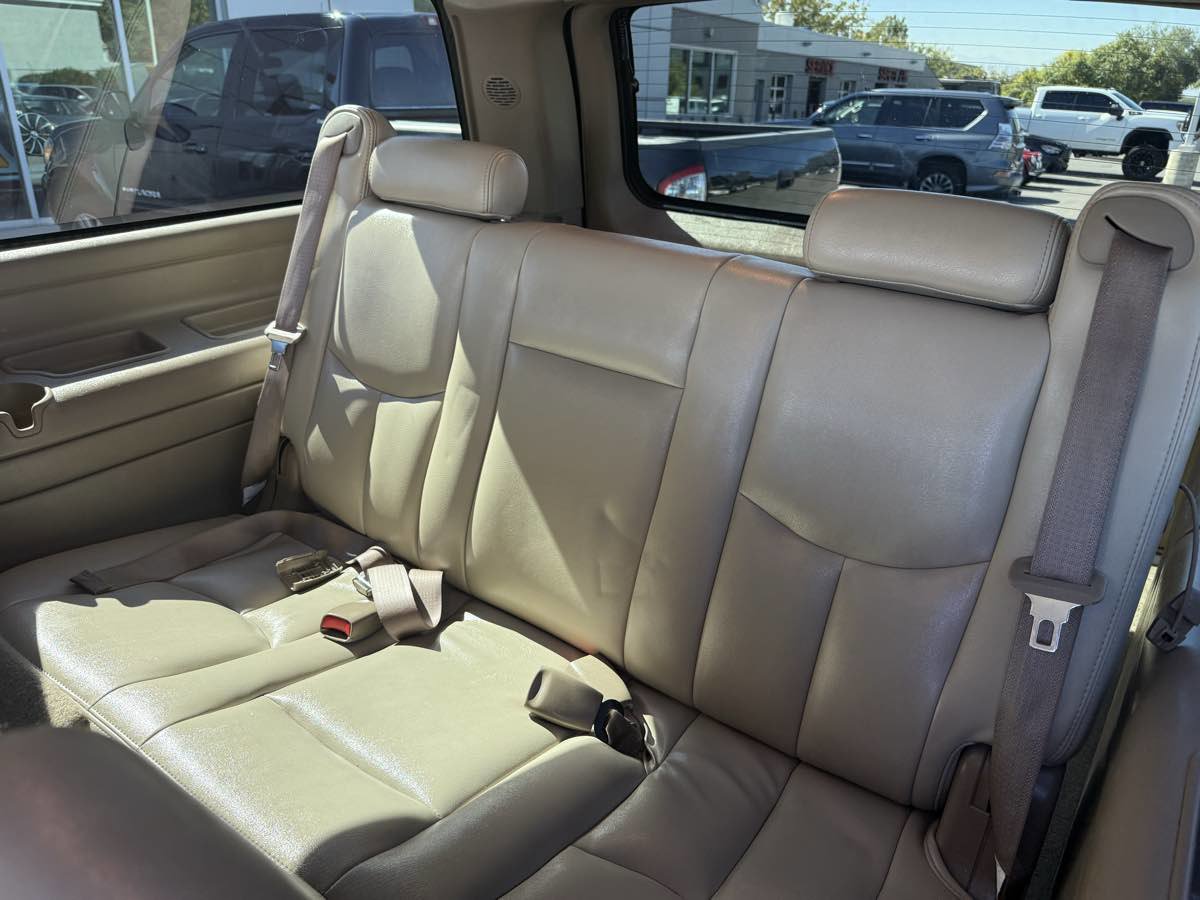 Used 2006 Chevrolet Suburban 2500 LT w/ Preferred Equipment Group image 14
