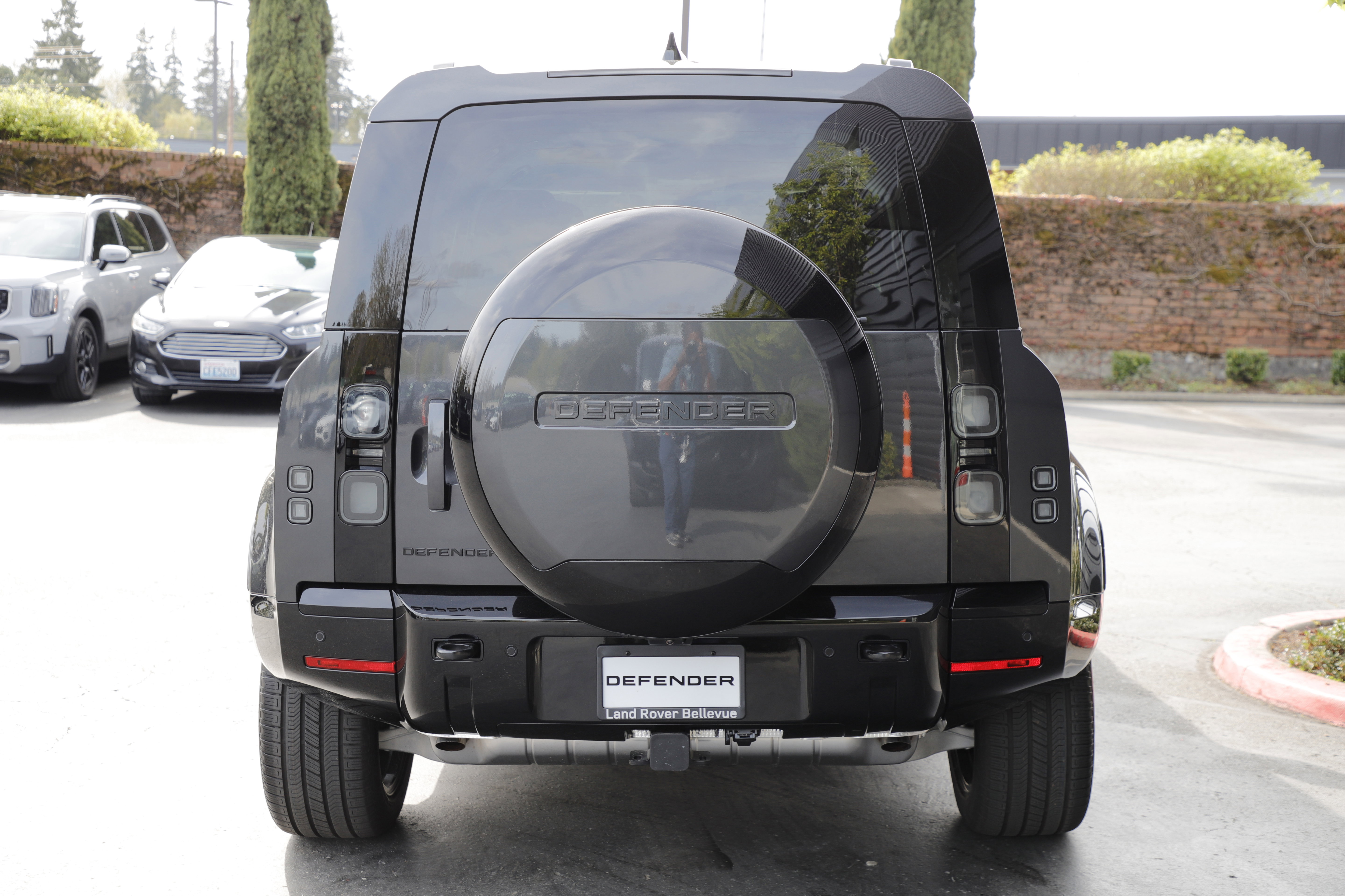 New 2026 Land Rover Defender 110 X-Dynamic SE image 9