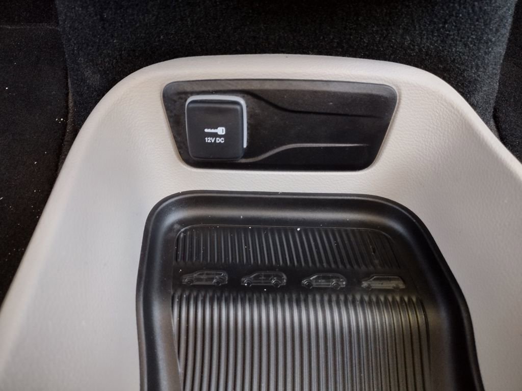 Used 2024 Chrysler Voyager LX image 25