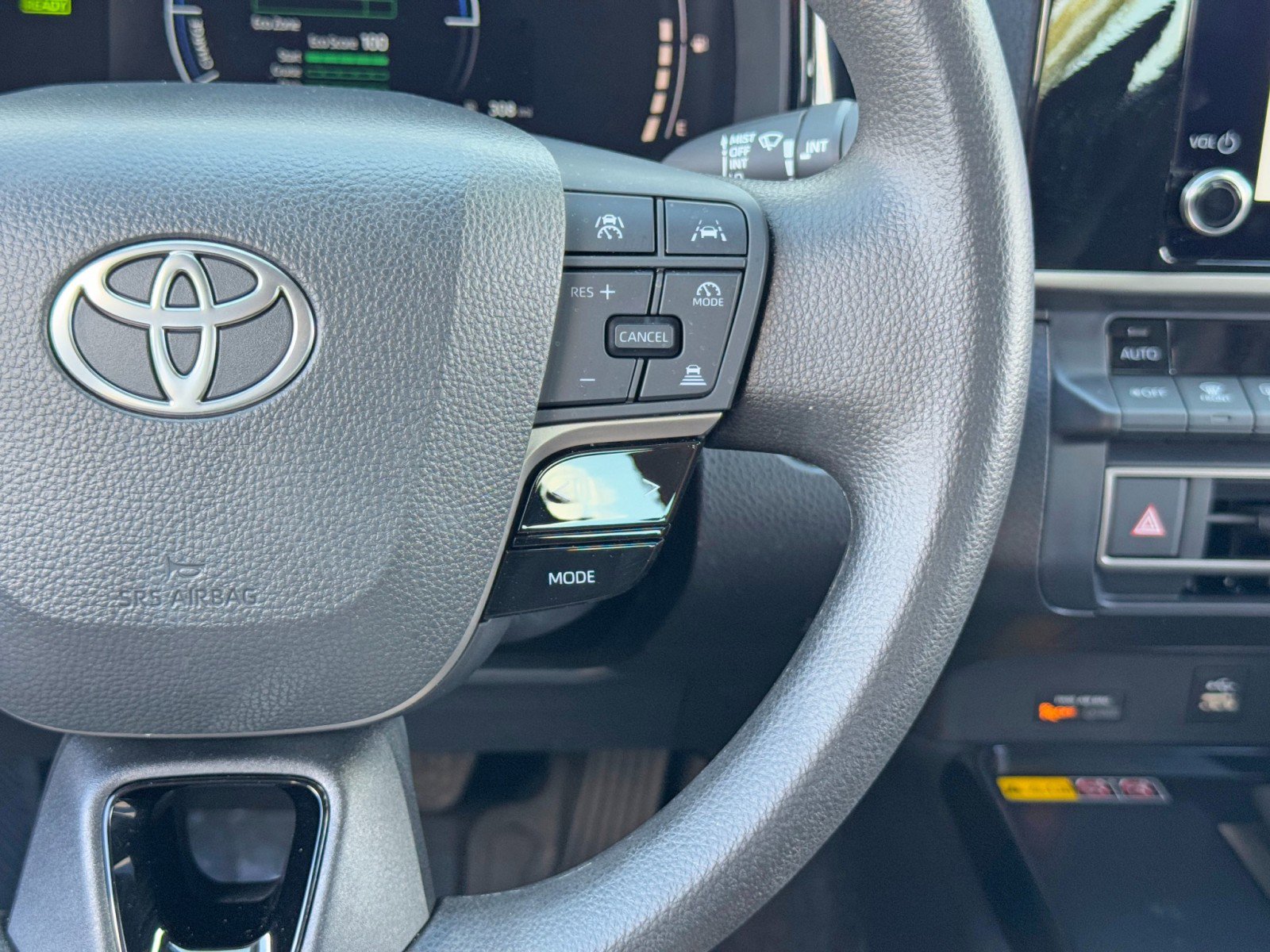 Used 2025 Toyota Camry LE w/ Convenience Package image 19