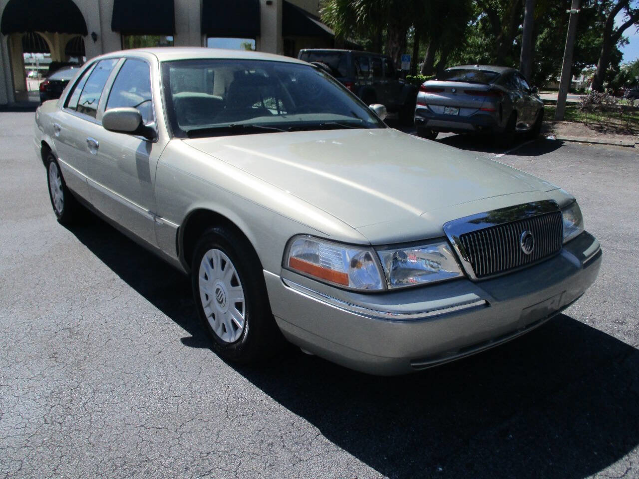 Used 2005 Mercury Grand Marquis GS image 2