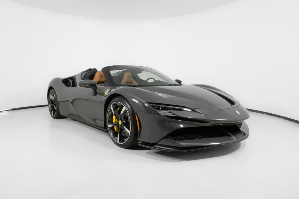 Used 2023 Ferrari SF90 Spider image 11