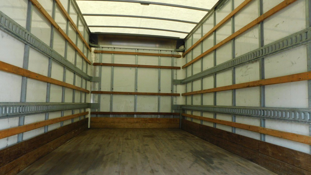 Used 2020 Isuzu NPR image 38