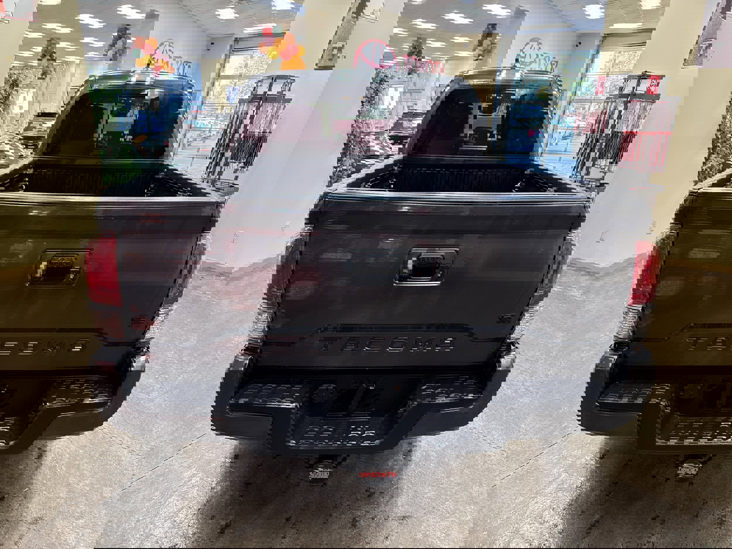 Used 2023 Toyota Tacoma TRD Sport w/ Black Out Package (TMS) image 8