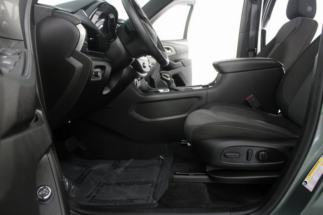 Used 2023 Chevrolet Traverse LT w/ Rear Camera Mirror Package image 17