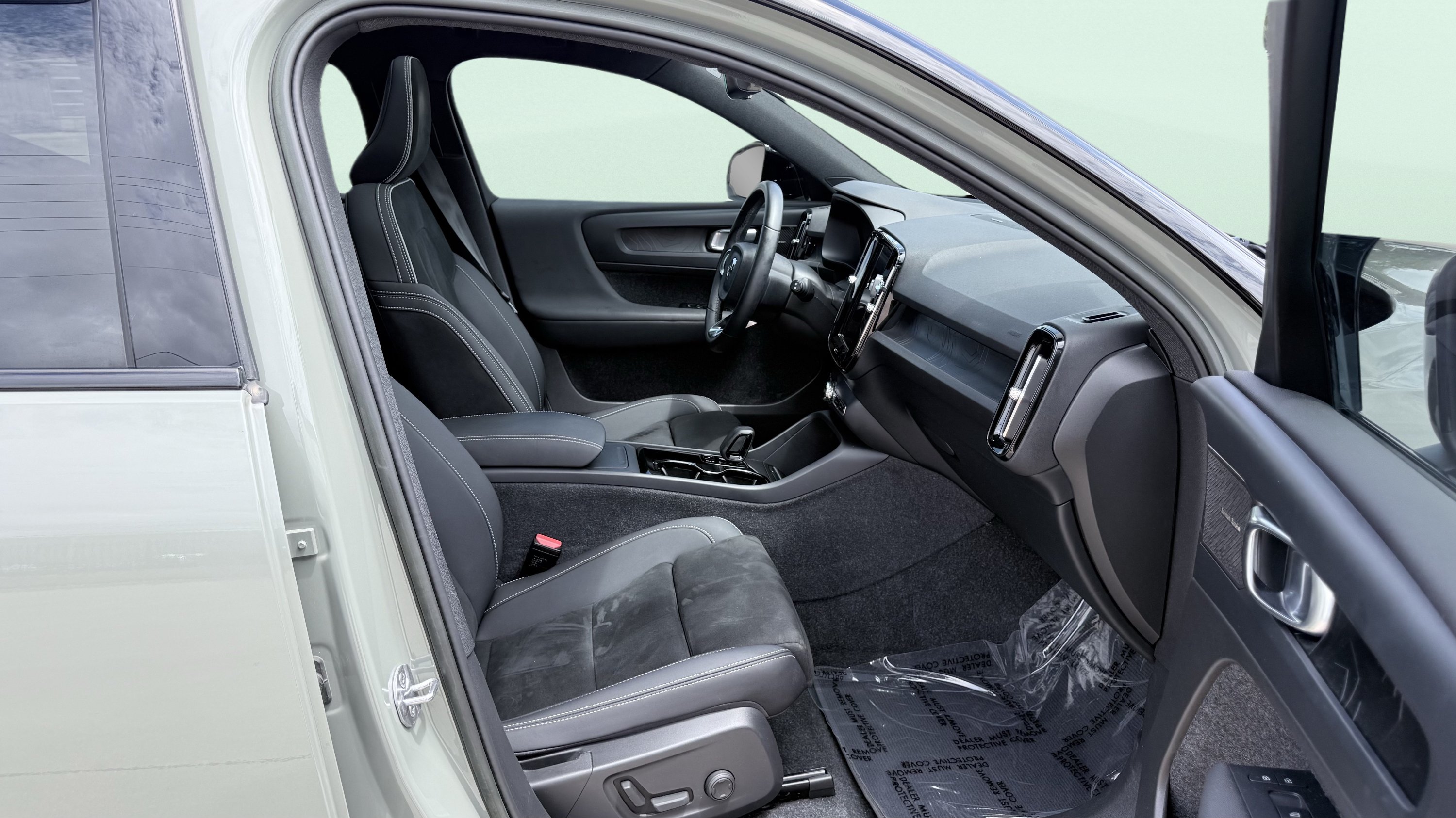 Used 2023 Volvo XC40 Recharge Ultimate AWD/4WD image 43