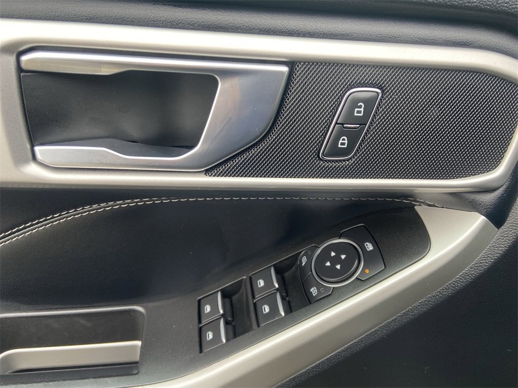 Used 2022 Ford Explorer XLT image 23