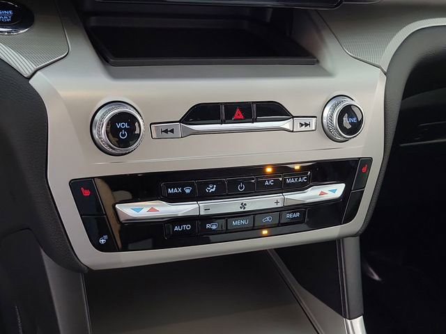 Used 2022 Ford Explorer XLT w/ Equipment Group 202A image 30