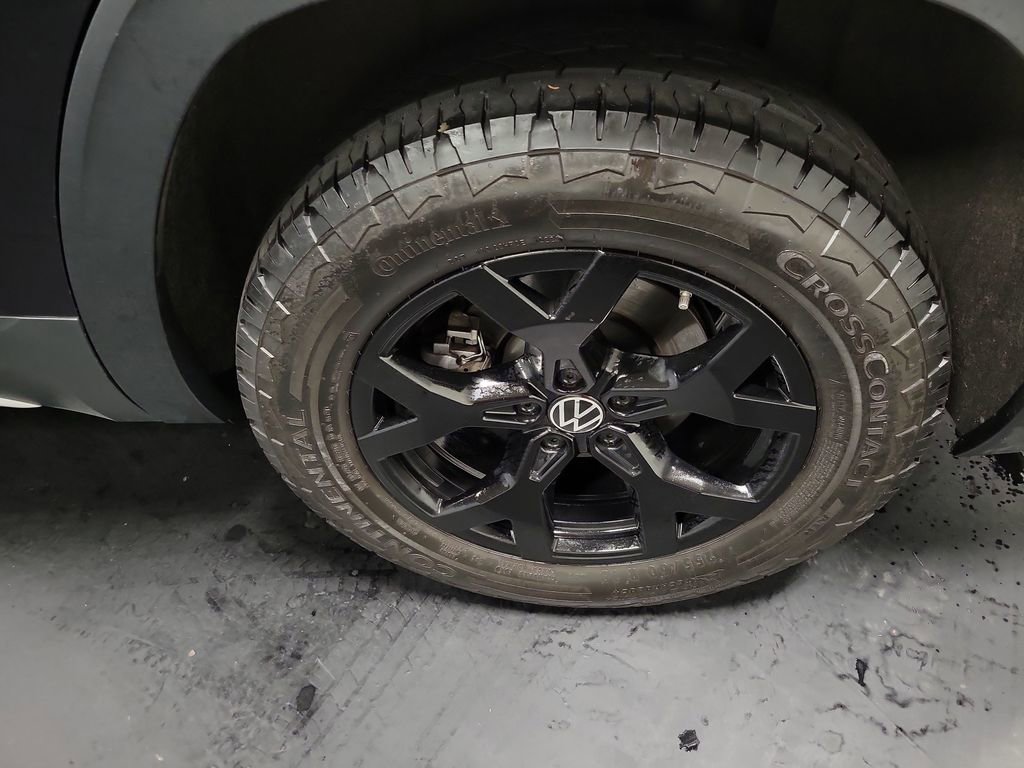 Used 2024 Volkswagen Atlas Peak Edition SE AWD/4WD image 10