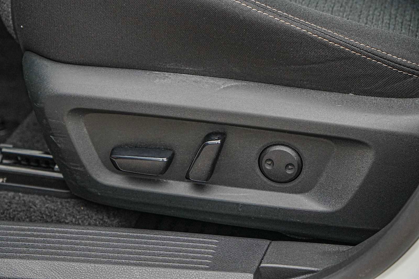 Used 2023 Nissan Rogue SV image 25