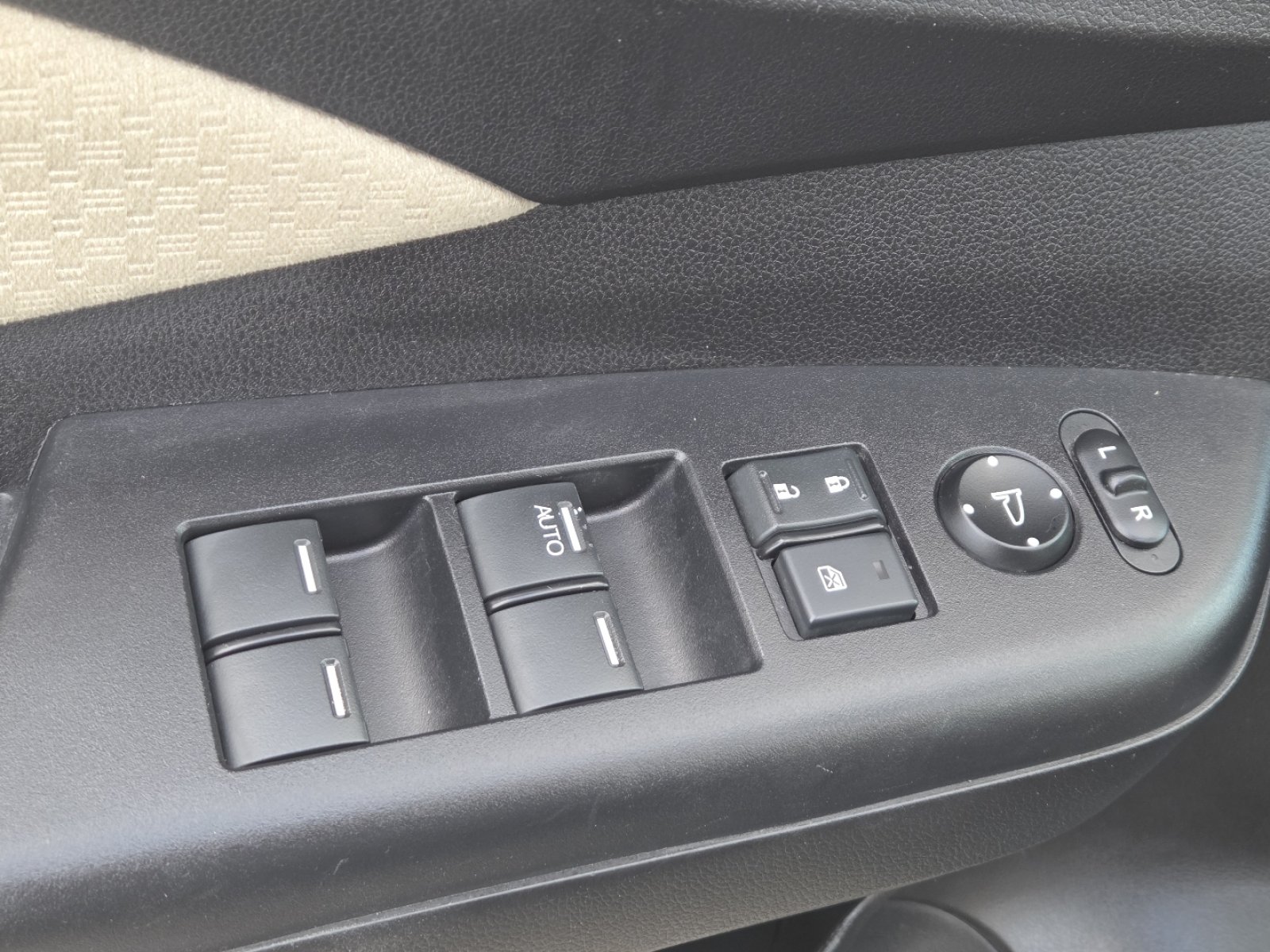 Used 2015 Honda CR-V EX image 24