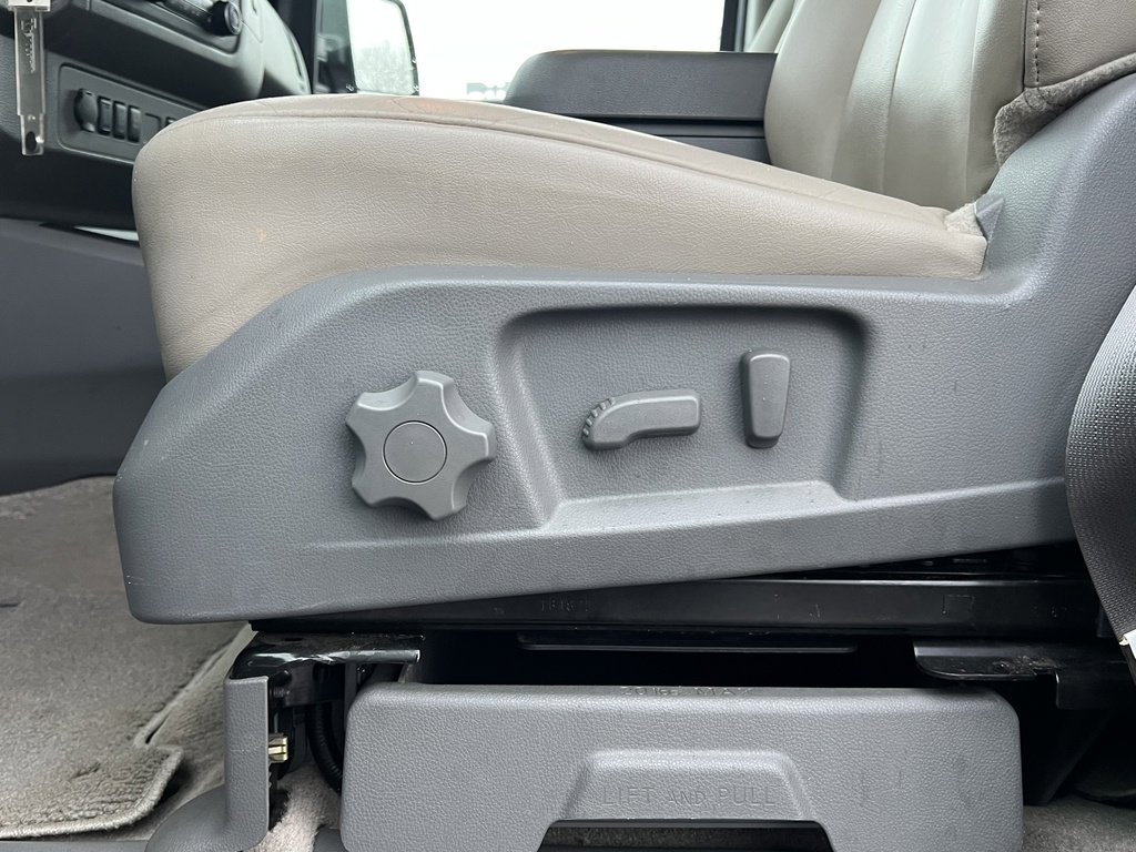 Used 2019 Nissan NV 3500 SL image 15