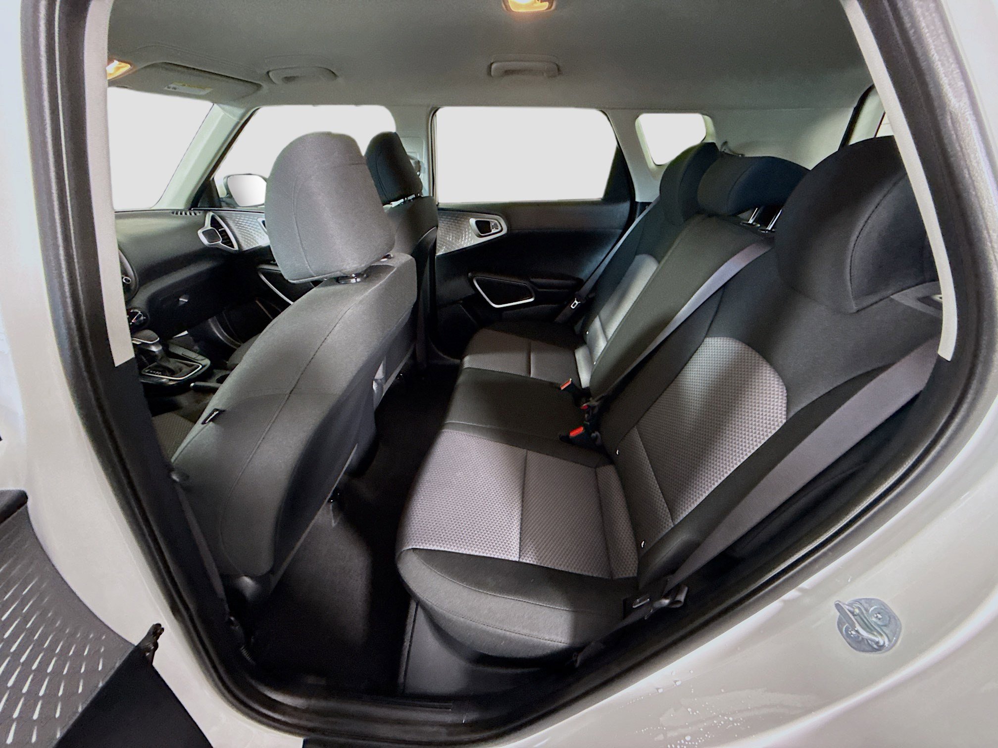 Used 2025 Kia Soul LX w/ LX Technology Package FWD image 24