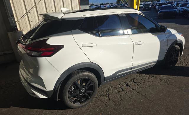 Used 2022 Nissan Kicks SR w/ Premium Package image 3
