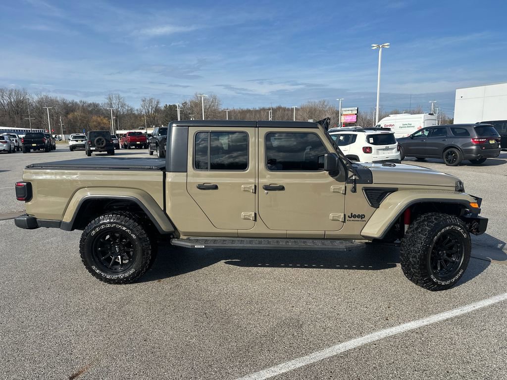Used 2020 Jeep Gladiator Sport image 2