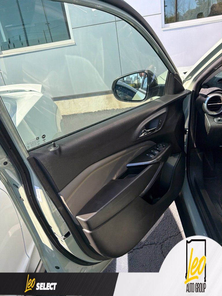 Used 2025 Chevrolet Trax ACTIV w/ Driver Confidence Package FWD image 21