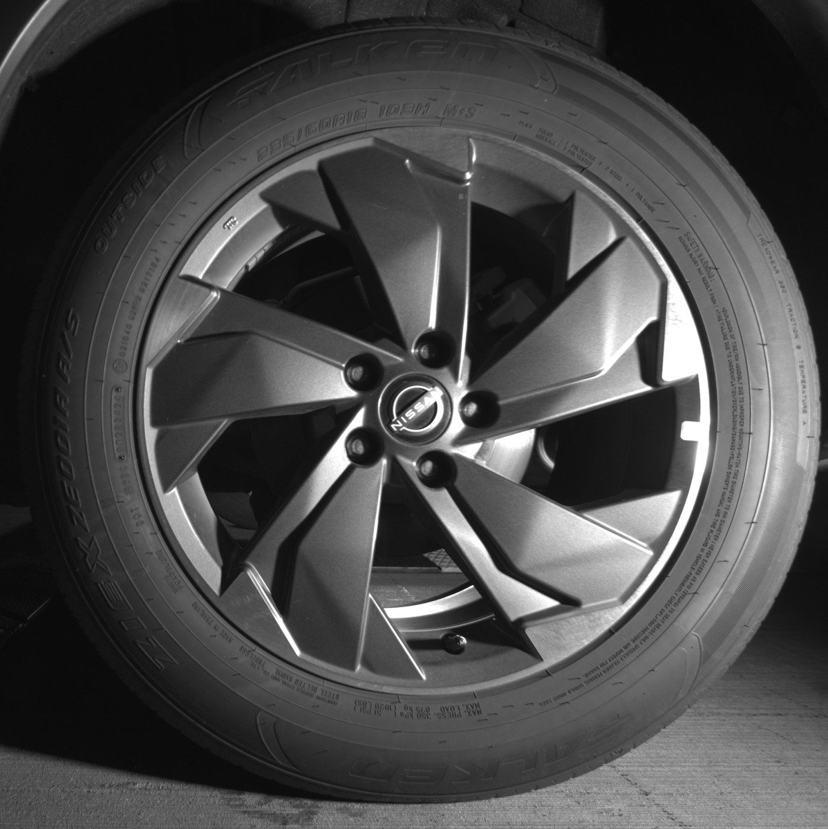 Used 2025 Nissan Rogue SV image 14