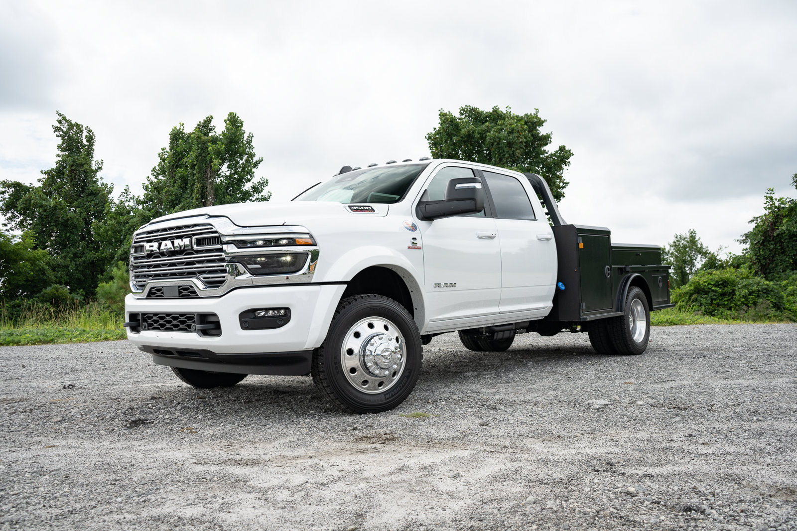 New 2026 RAM 4500 4x4 Crew Cab DRW w/ Laramie Trim Package image 5
