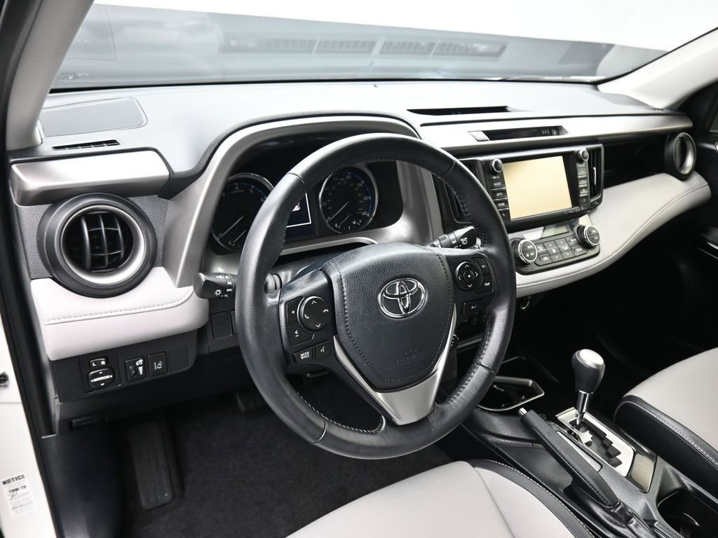 Used 2018 Toyota RAV4 Limited image 13