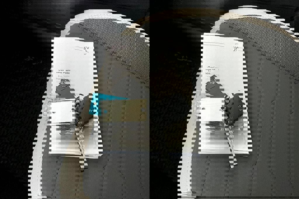 New 2025 Volkswagen Taos SE image 11