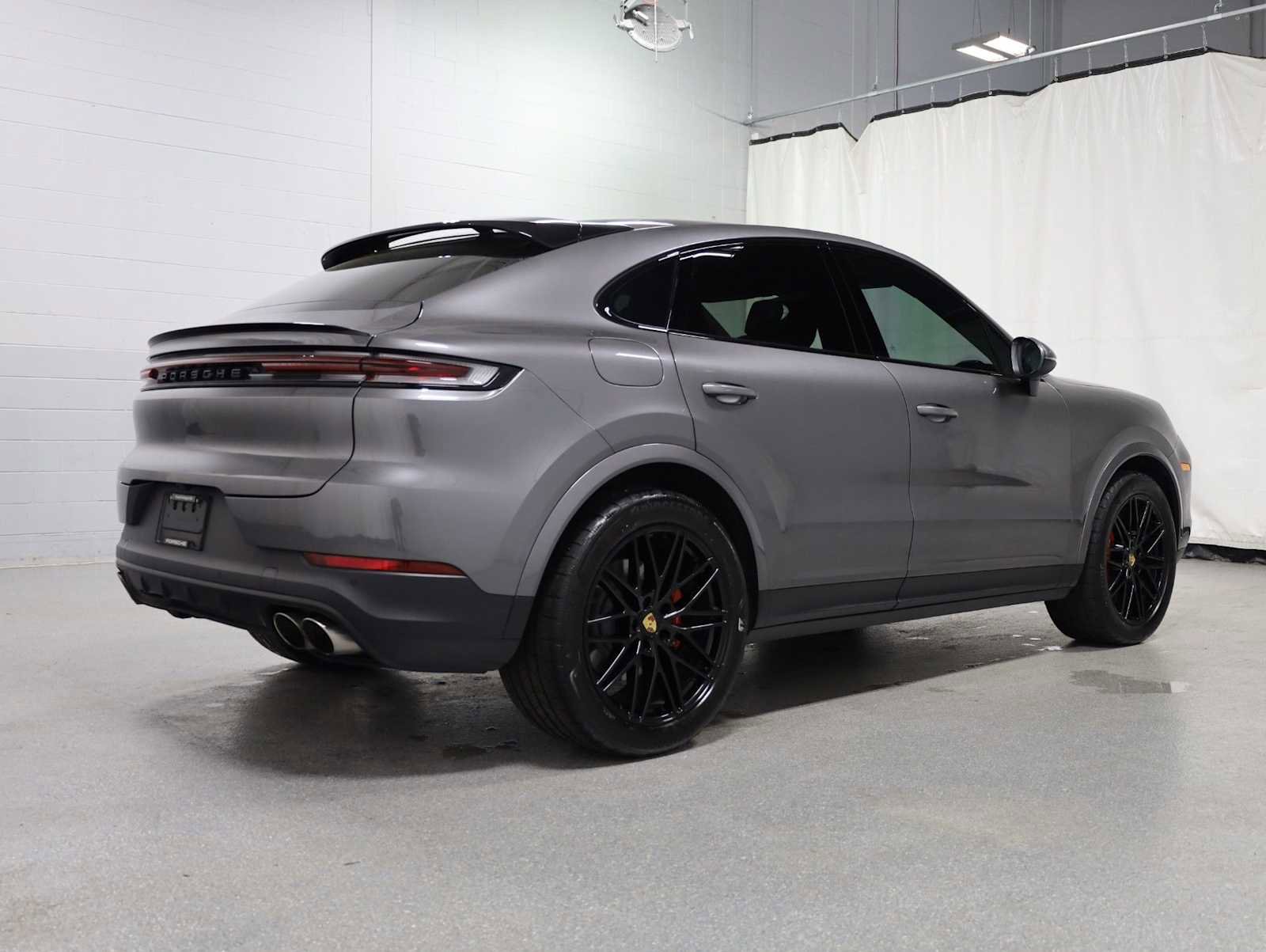 Used 2024 Porsche Cayenne S AWD/4WD image 9