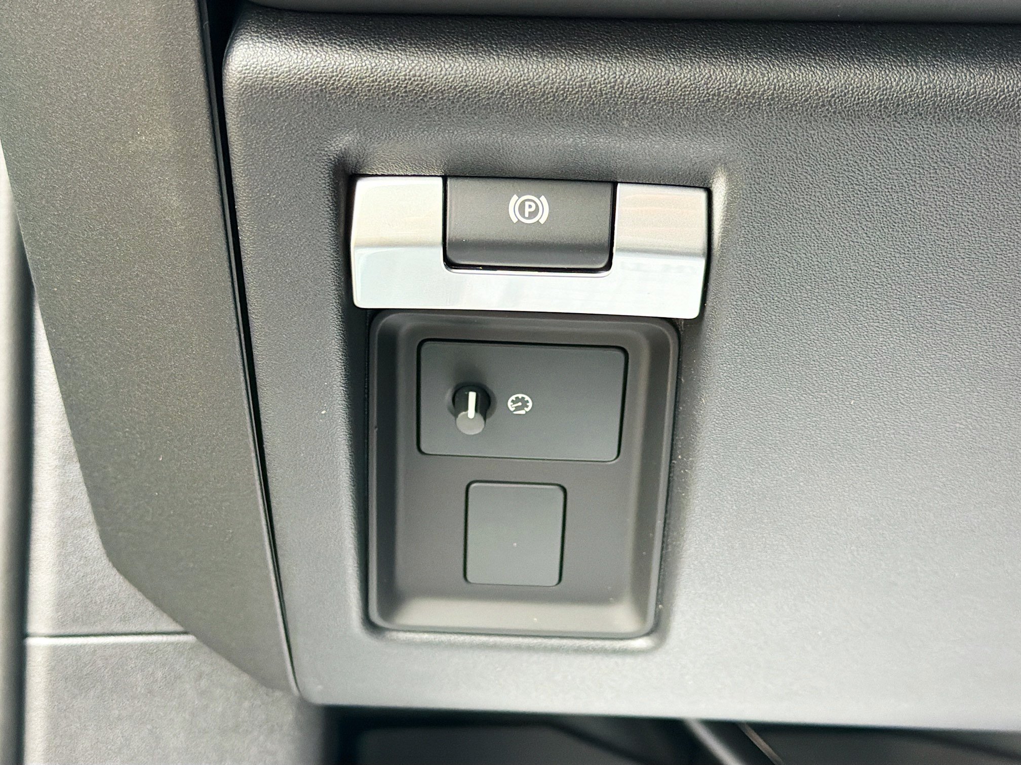 New 2026 Land Rover Defender 110 Trophy Edition AWD/4WD image 34