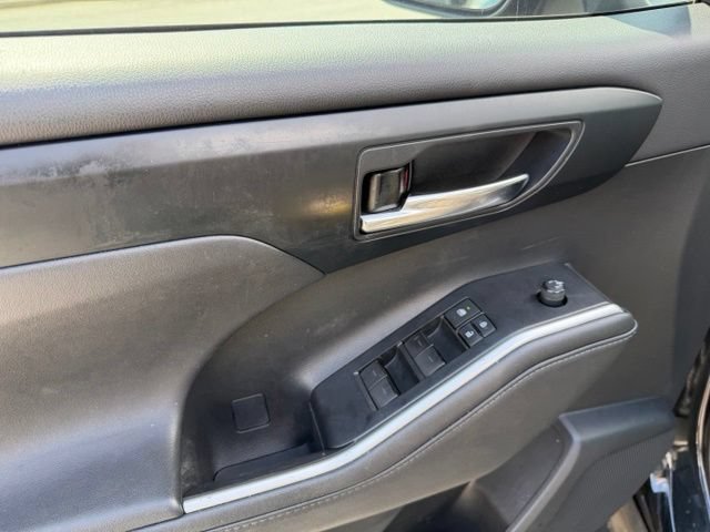 Used 2021 Toyota Highlander XSE AWD/4WD image 11