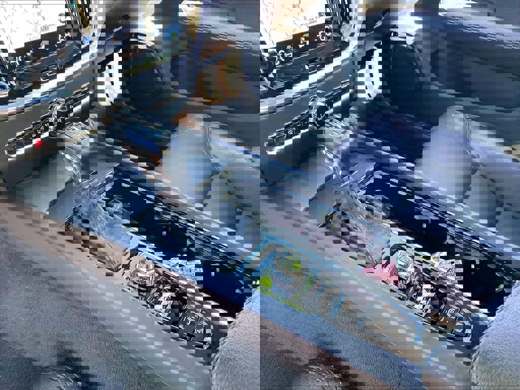 Used 2020 Volvo V60 T5 Cross Country w/ Protection Package image 19